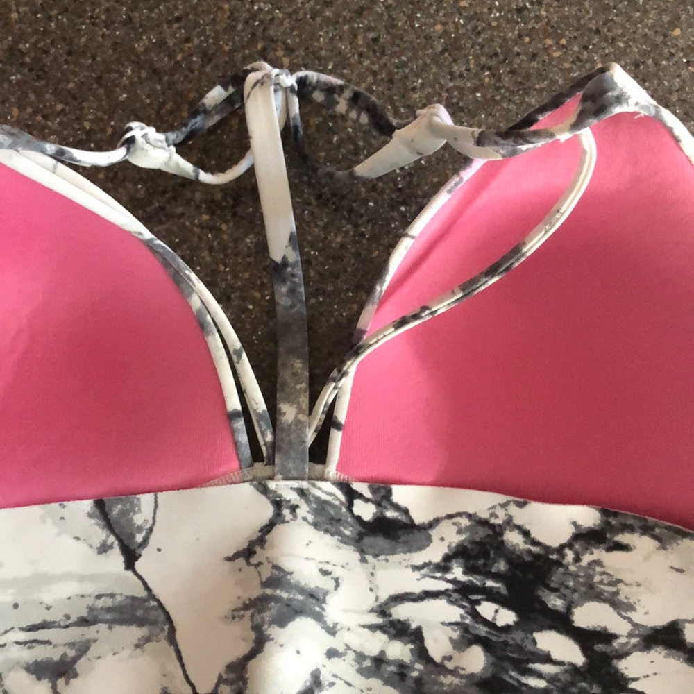 Link sports bra - Picture 3 of 3